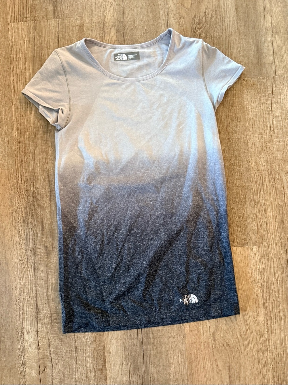 The North Face Women's Ombre Crew Short Sleeve Tee - Light Gray to Charcoal